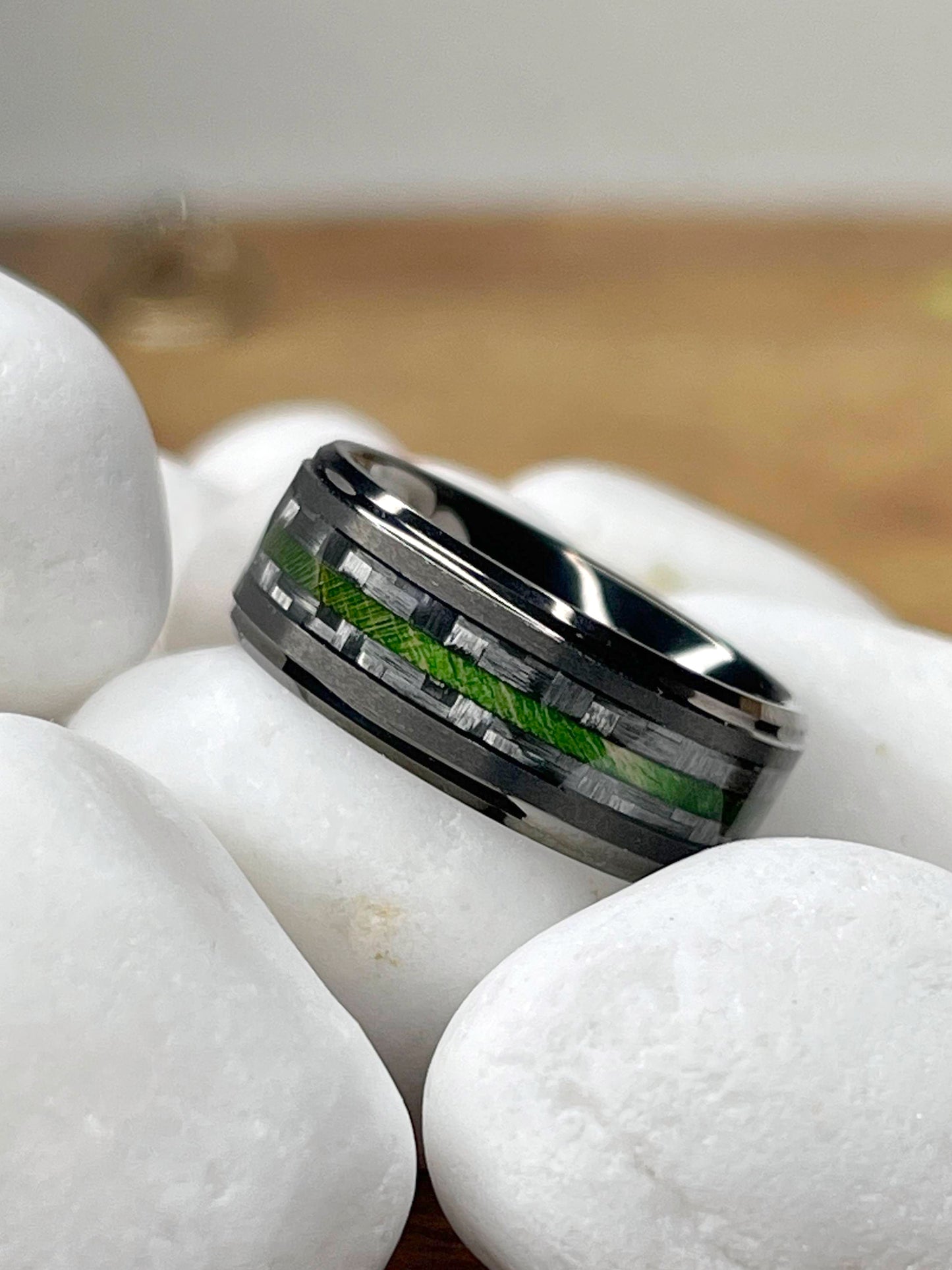 Mens Carbon Fiber Tungsten Carbide Ring Green Wood Wedding Band Gunmetal 8MM